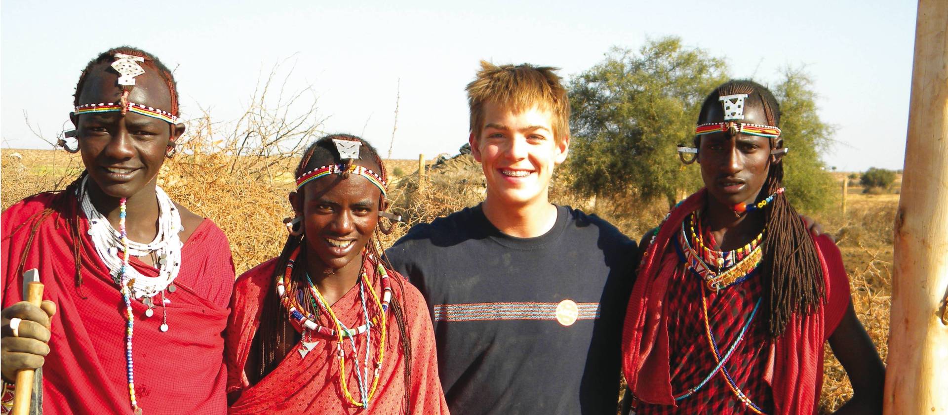 Students work together with local Kenyans on a wildlife conservation project | Ian Williams