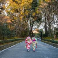 Locals in Kimonos at Kinkakuji | Felipe Romero Beltran