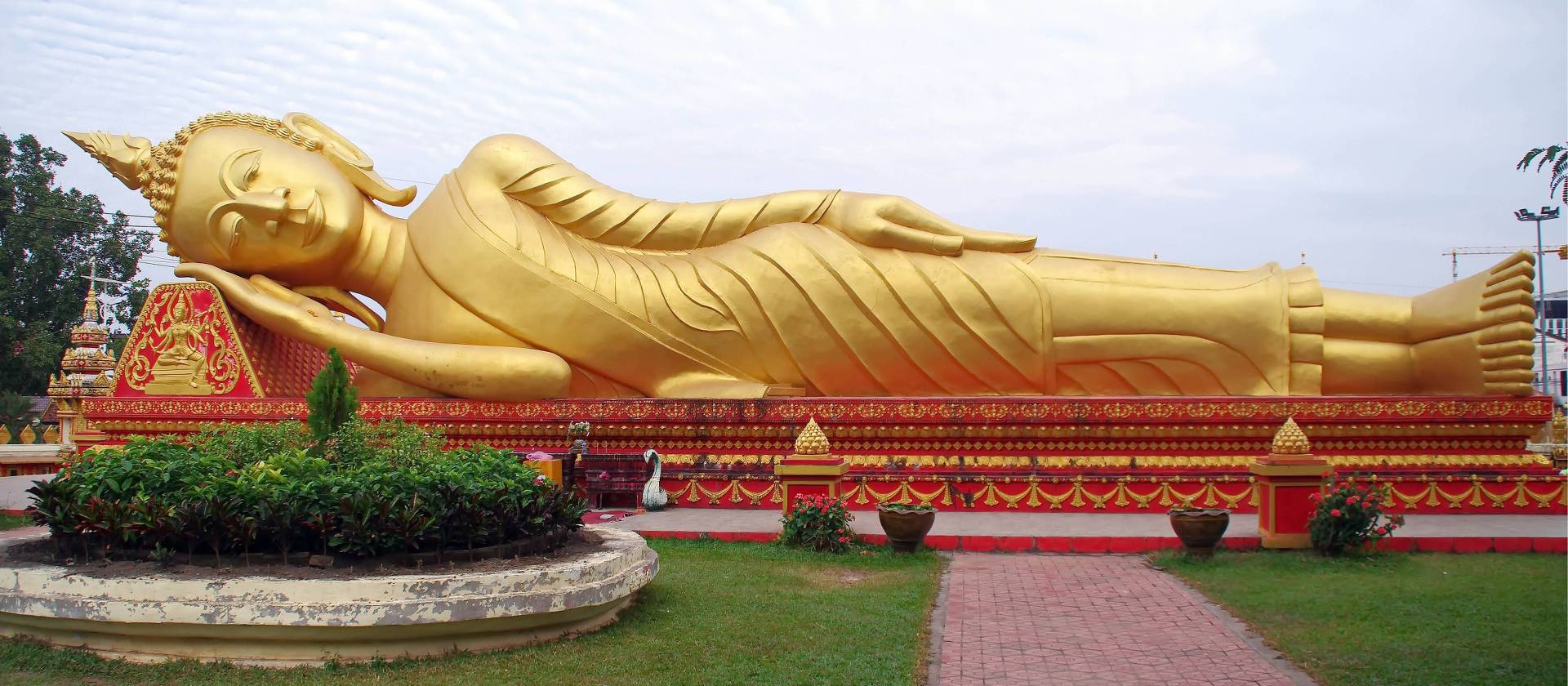 Golden reclining Buddha, Vientiane