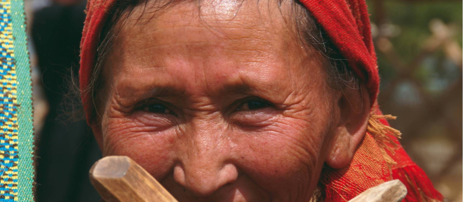 A Mongolian woman helps construct the families new 'ger' | Maria Visconti