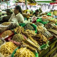 Bustling food markets in Vietnam | Richard I'Anson