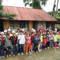 Big school photo passing through Ham Yen | Scott Pinnegar