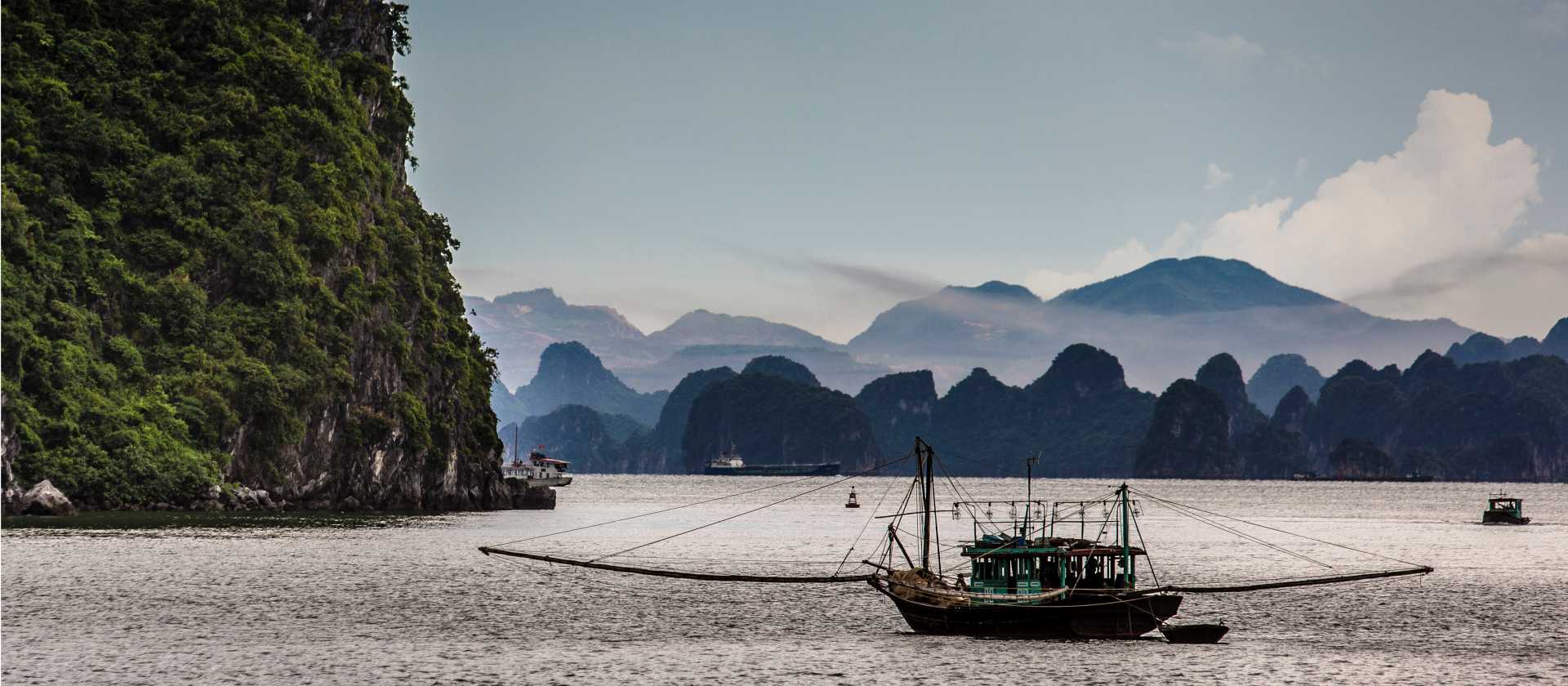 Scenery at Halong bay, Vietnam | Richard I'Anson