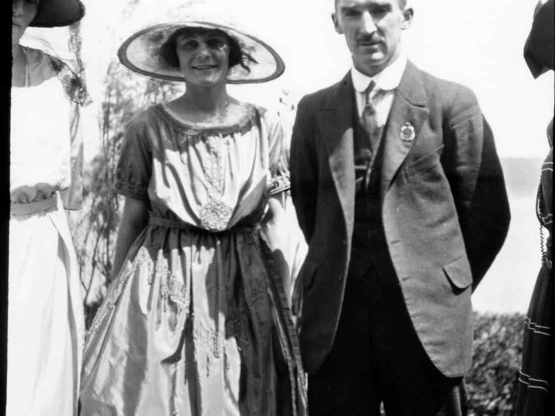 Eleanor and Eric Dark at their wedding in 1922 |  <i>Source: Local Studies Collection - Blue Mountains City Library</i>