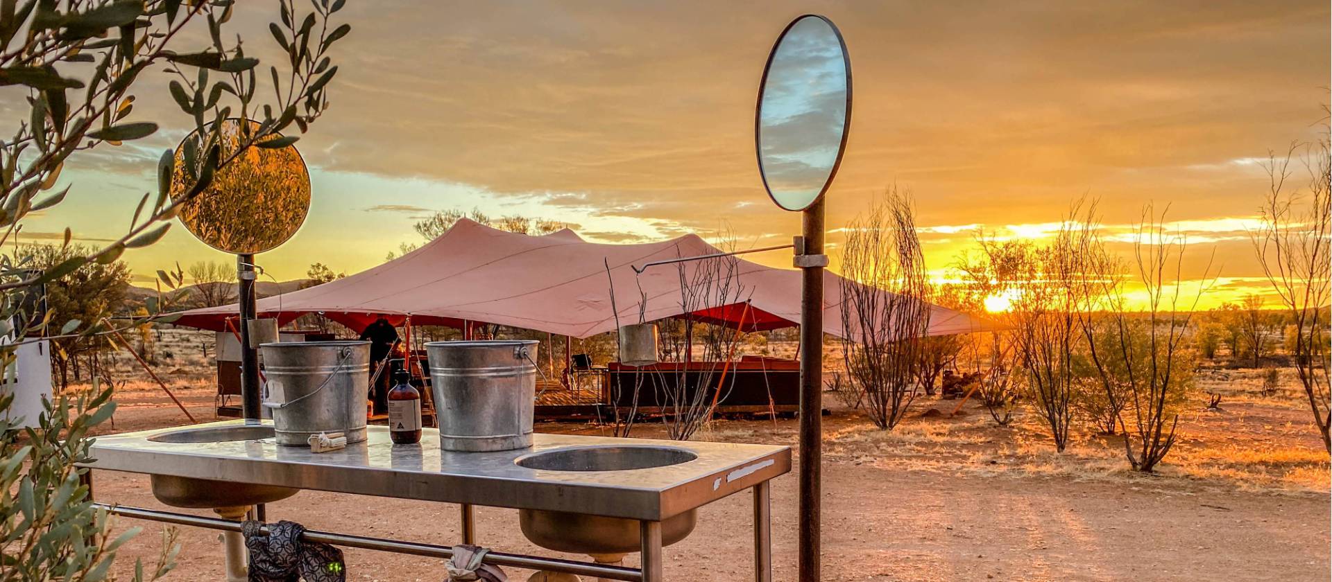 The comforts at our Larapinta exclusive eco-comfort camps will make your experience more enjoyable | #cathyfinchphotography