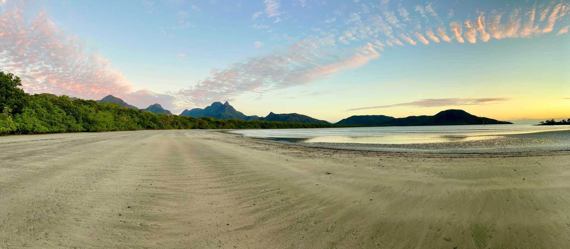 South Zoe Bay, Munamudanamy (Hinchinbrook Island) | Michael Buggy