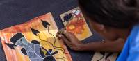Students can try their hand at traditional painting in the NT | Tourism NT