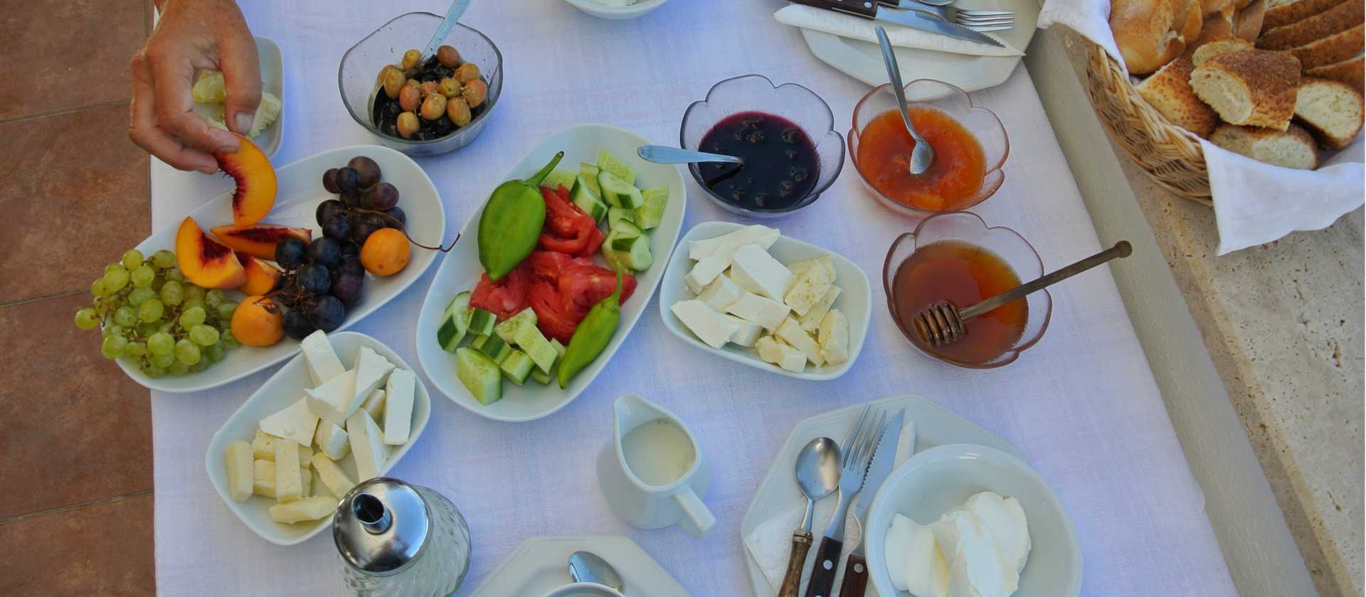 Typical Turkish breakfast on the Lycian Way | Lilly Donkers