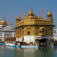 The gorgeous Golden Temple in Amritsar | Fiona Windon