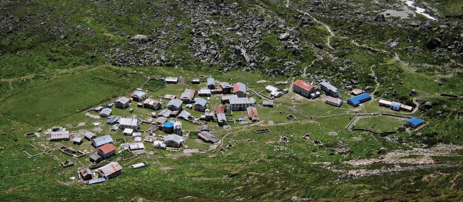 Verdant scenery around Kyanjin Gompa | Soren Kruse Ledet