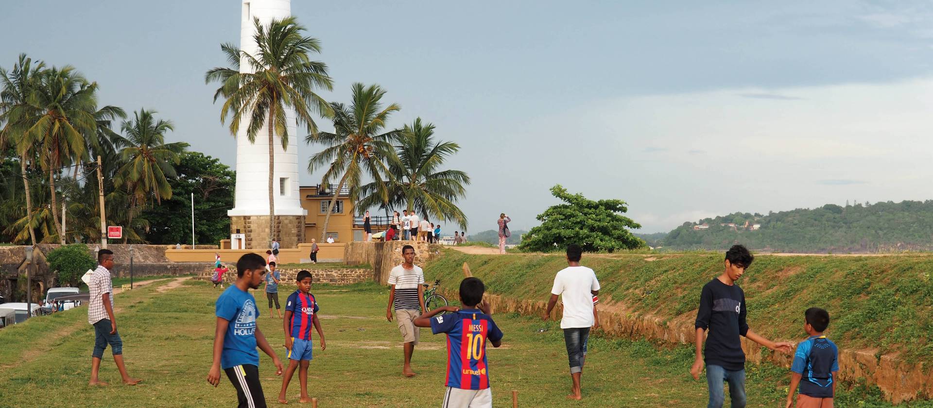Local playing cricket in the streets of Galle | Scott Pinnegar