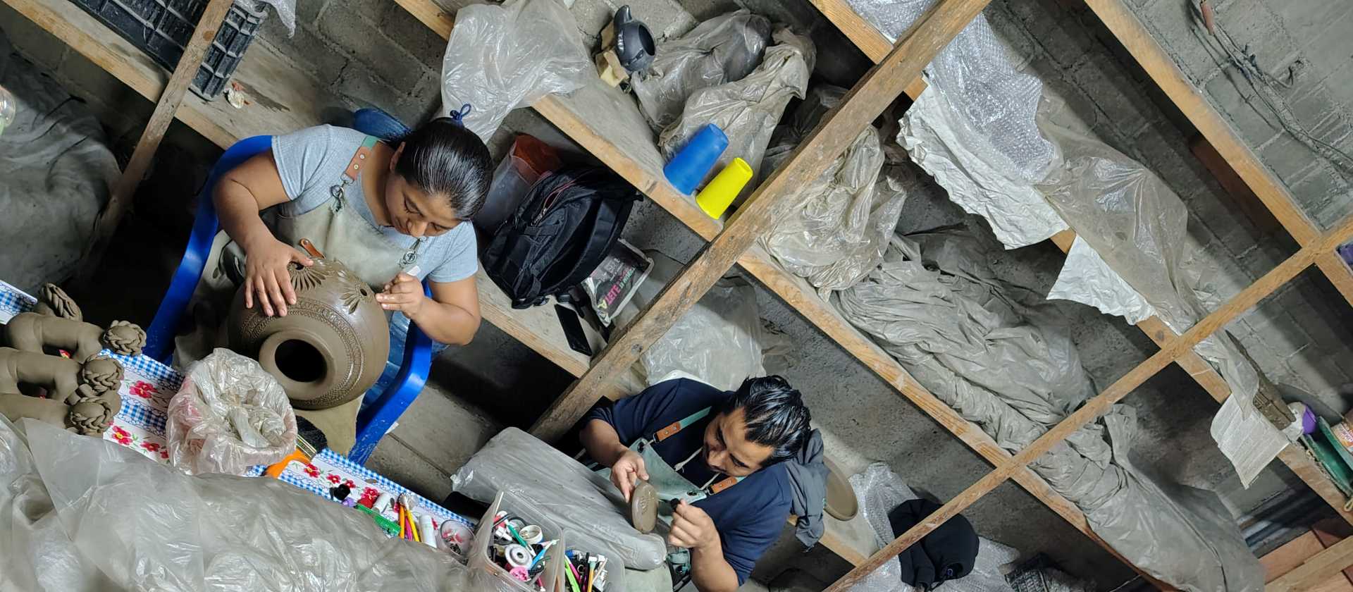 Decorating the traditional black pottery that is famous in this area | Biajeros Tours