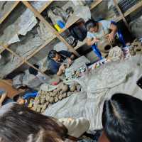 Decorating the traditional black pottery that is famous in this area | Biajeros Tours