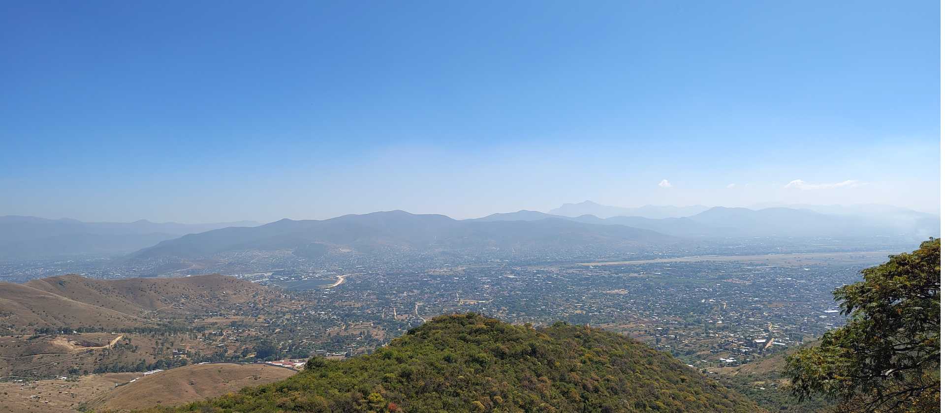 Overlooking the Oaxaca mountains under a cloudless sky | Biajeros Tours