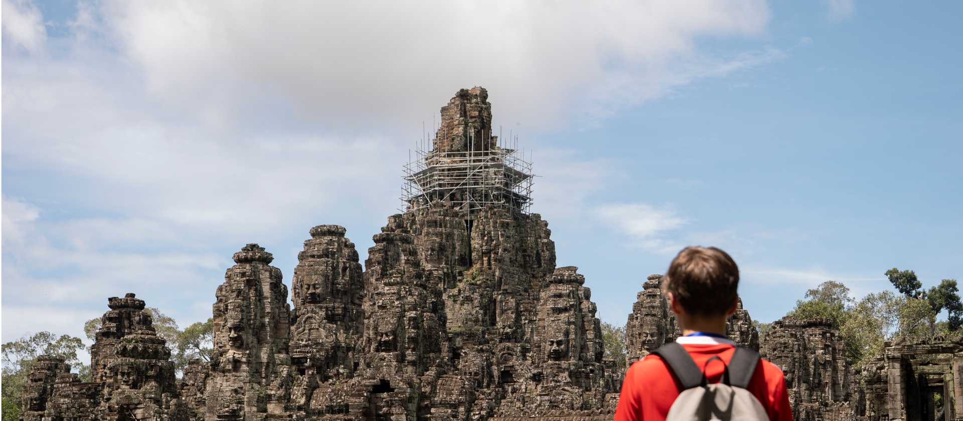 Students explore the ancient temples of Angkor | Jordan Curzon