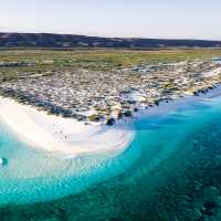 The stunning white sandy beaches and reef, Turquoise Bay, Exmouth | Tourism Western Australia