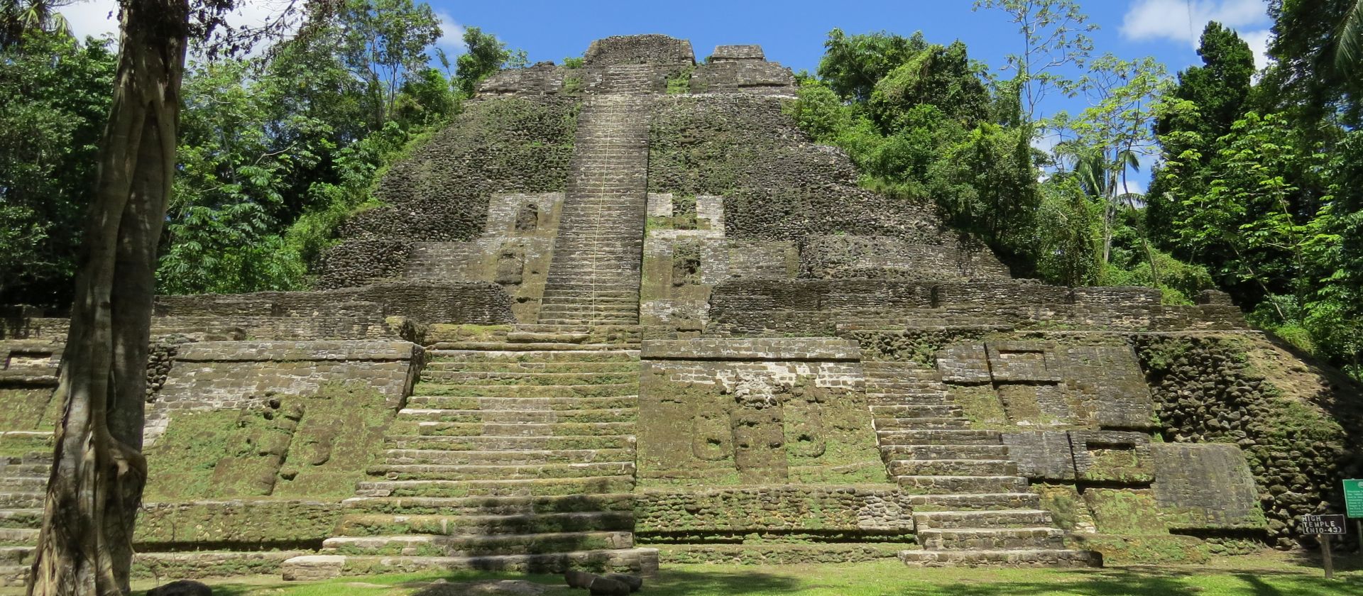 The remarkable temples in Lamanai Archeological site in Belize | EcoColours Tours