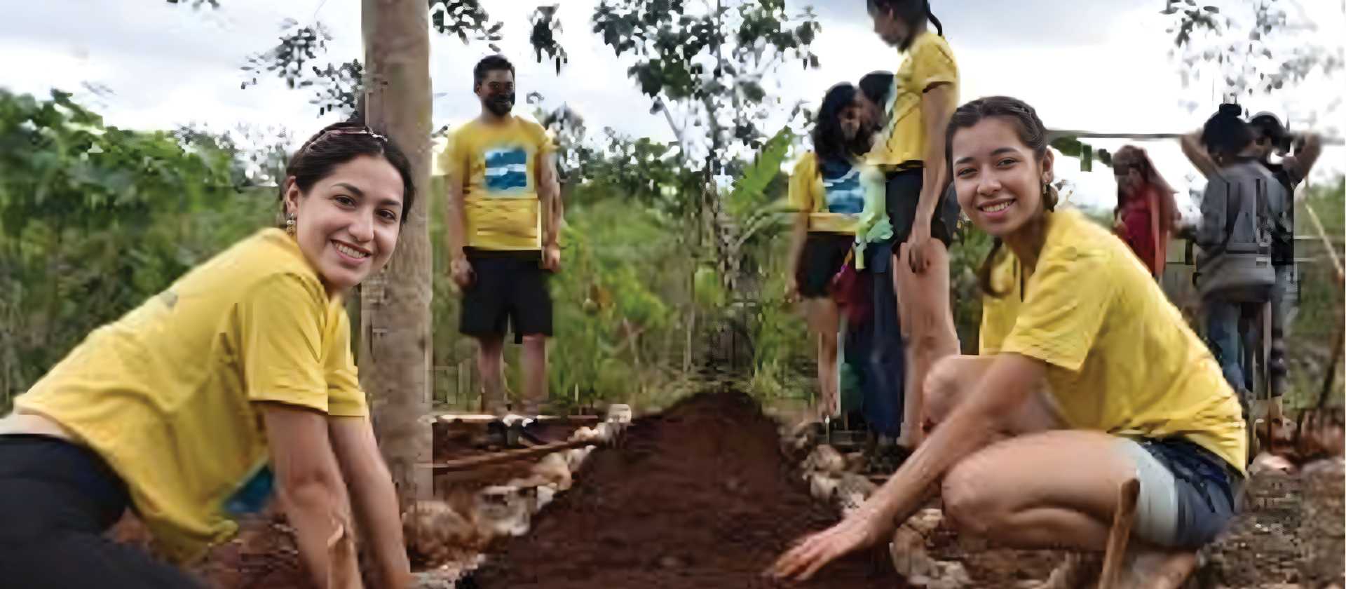 Working together in the community compost project in Nuevo Durango | EcoColours Tours