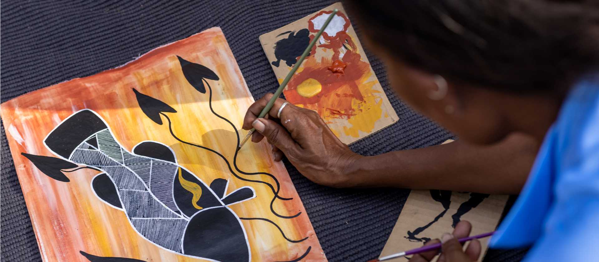 Students can try their hand at traditional painting in the NT | Tourism NT