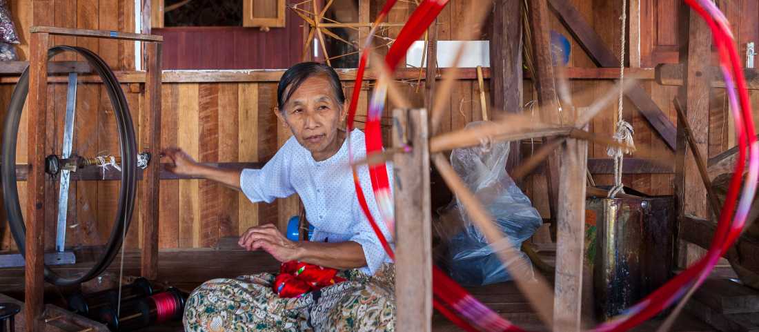 Woman spinning in weaving workshop in Phaw Khone, Inle Lake | Richard I'Anson