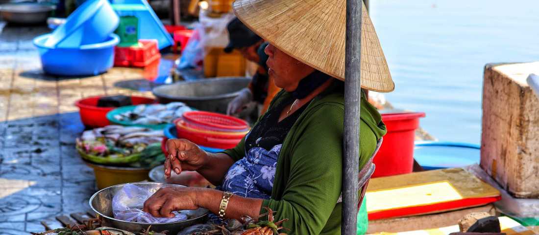 Hoi An crab seller